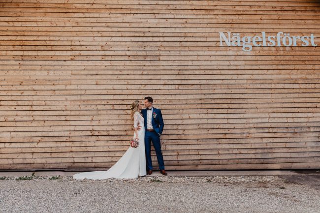 Hochzeit auf dem Weingut Nägelsförst mit Freier Trauung von Lisa & Andi Photography. Brautkleid von der Bridal Boutique Baden-Baden.