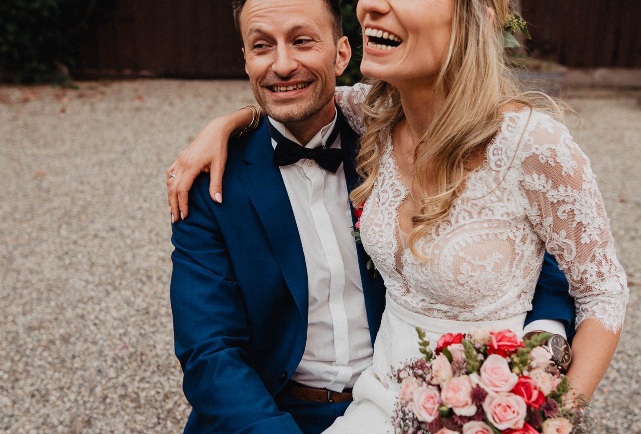 Hochzeit auf dem Weingut Nägelsförst mit Freier Trauung von Lisa & Andi Photography. Brautkleid von der Bridal Boutique Baden-Baden.