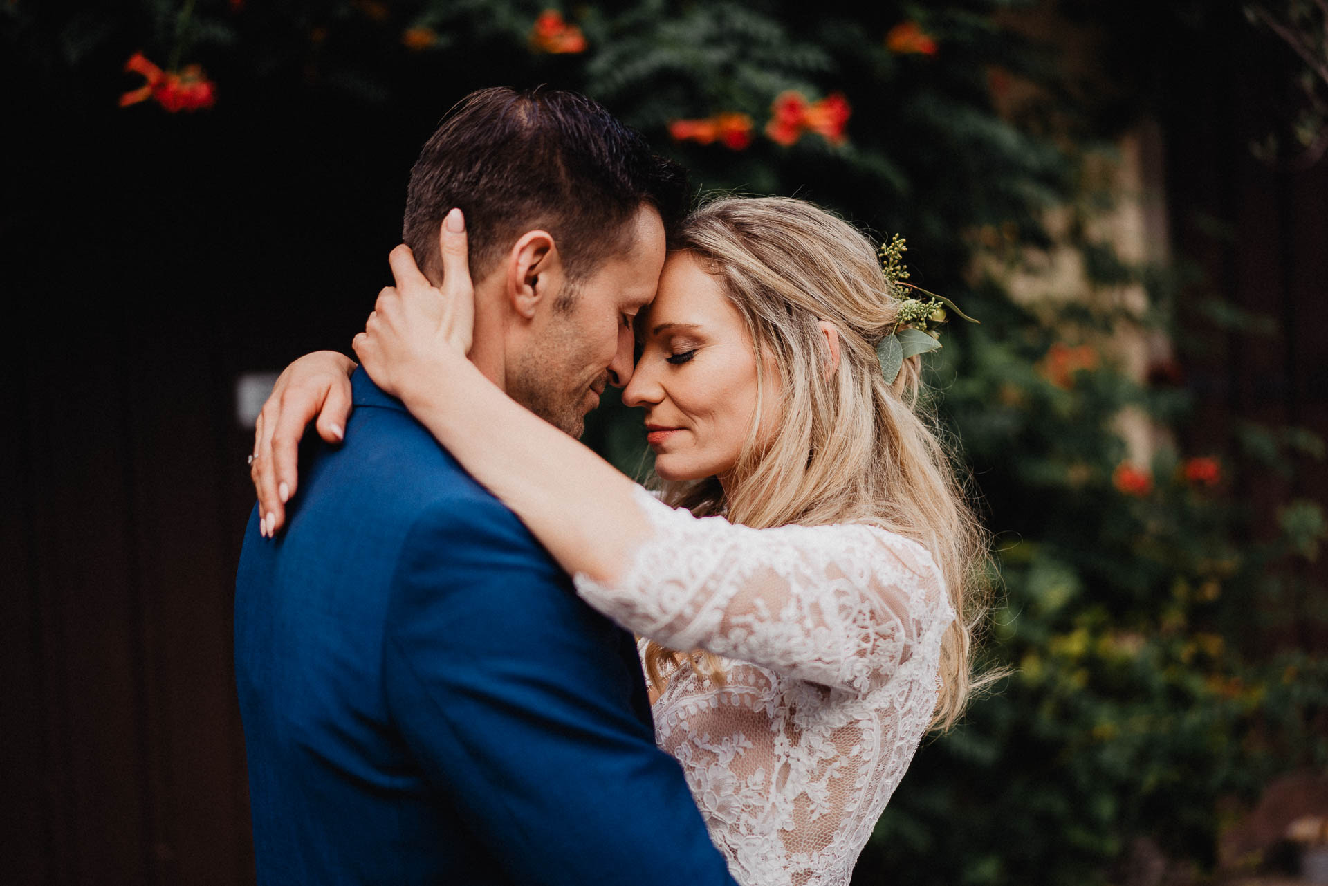 Hochzeit auf dem Weingut Nägelsförst mit Freier Trauung von Lisa & Andi Photography. Brautkleid von der Bridal Boutique Baden-Baden.