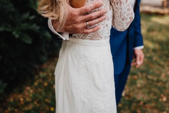 Hochzeit auf dem Weingut Nägelsförst mit Freier Trauung von Lisa & Andi Photography. Brautkleid von der Bridal Boutique Baden-Baden.