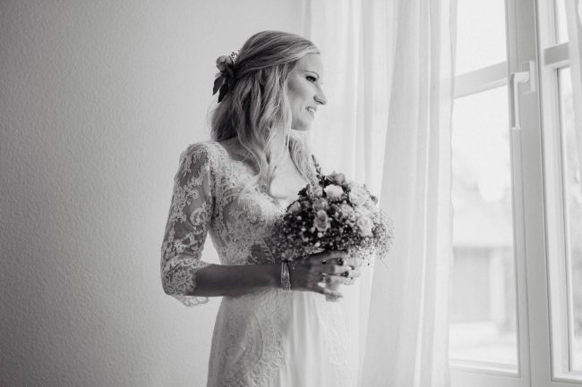 Hochzeit auf dem Weingut Nägelsförst mit Freier Trauung von Lisa & Andi Photography. Brautkleid von der Bridal Boutique Baden-Baden.