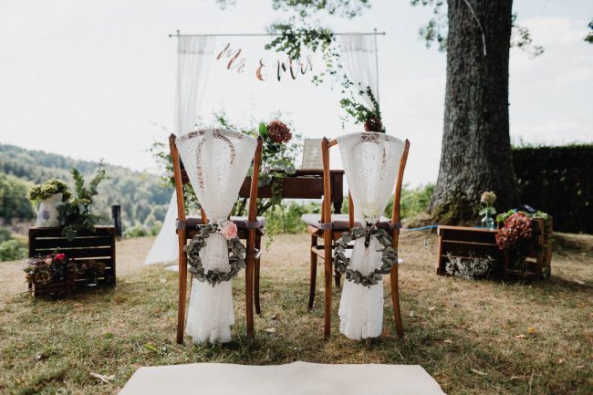 Hochzeit auf dem Weingut Nägelsförst mit Freier Trauung von Lisa & Andi Photography. Brautkleid von der Bridal Boutique Baden-Baden.