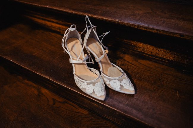 Hochzeit auf dem Weingut Nägelsförst mit Freier Trauung von Lisa & Andi Photography. Brautkleid von der Bridal Boutique Baden-Baden.