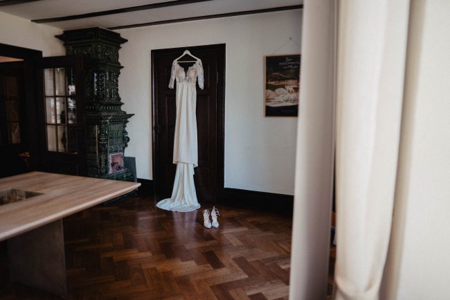 Hochzeit auf dem Weingut Nägelsförst mit Freier Trauung von Lisa & Andi Photography. Brautkleid von der Bridal Boutique Baden-Baden.