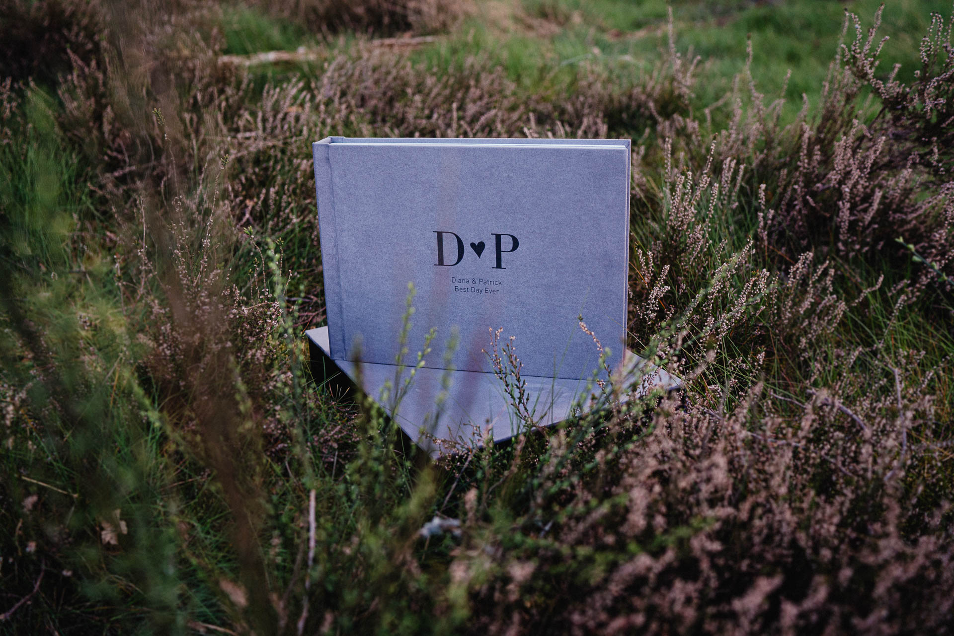 Handgefertigte edle Hochzeitsalben von Lisa & Andi Photography.