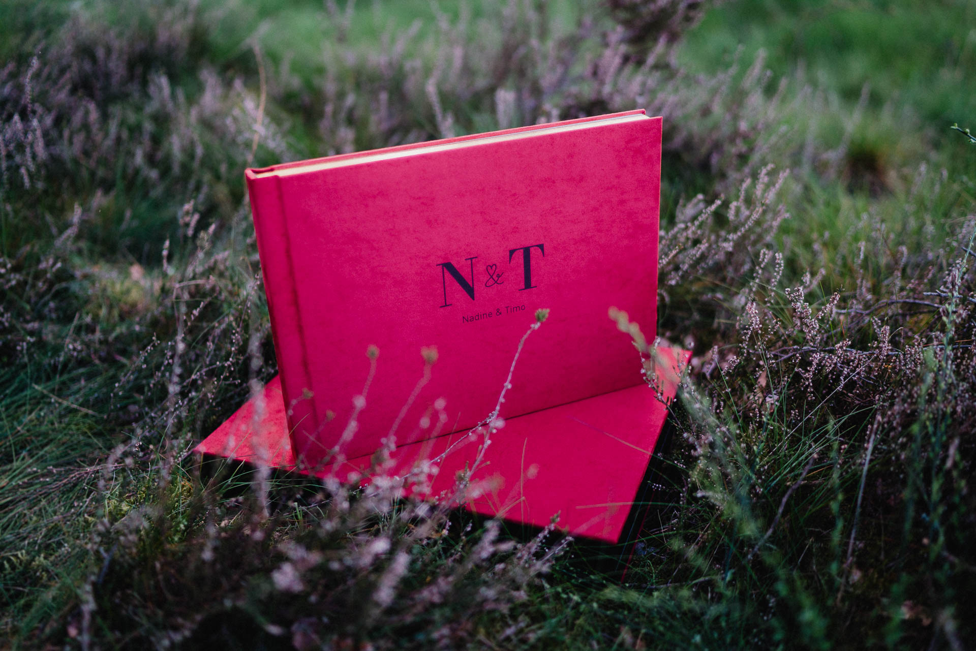 Handgefertigte edle Hochzeitsalben von Lisa & Andi Photography.