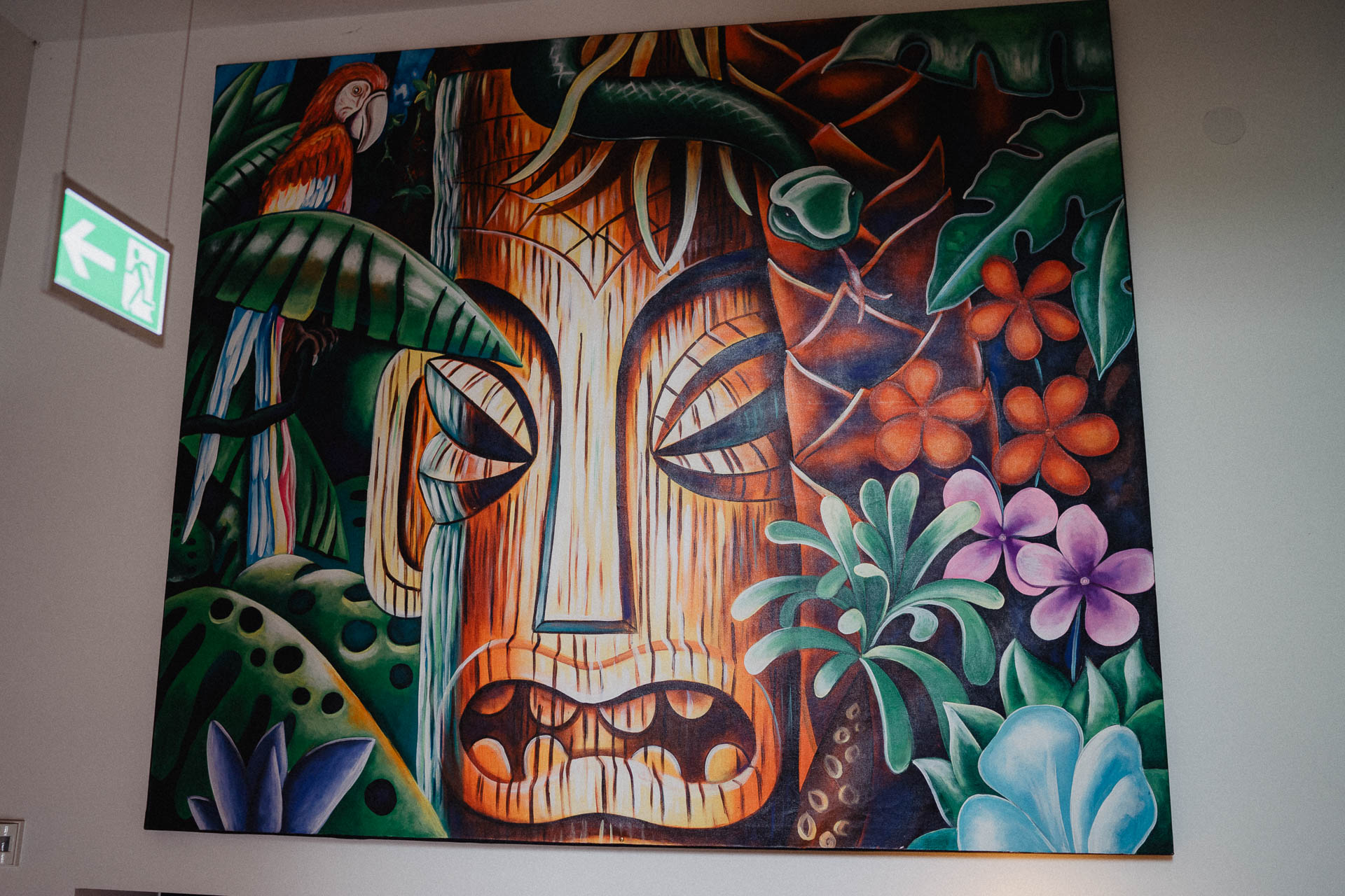 Freie Trauung unter Mammutbäumen auf dem Amalienhof bei Heilbronn fotografiert von Lisa & Andi Photography. Braut und Bräutigam beim Getting Ready im Hotel.