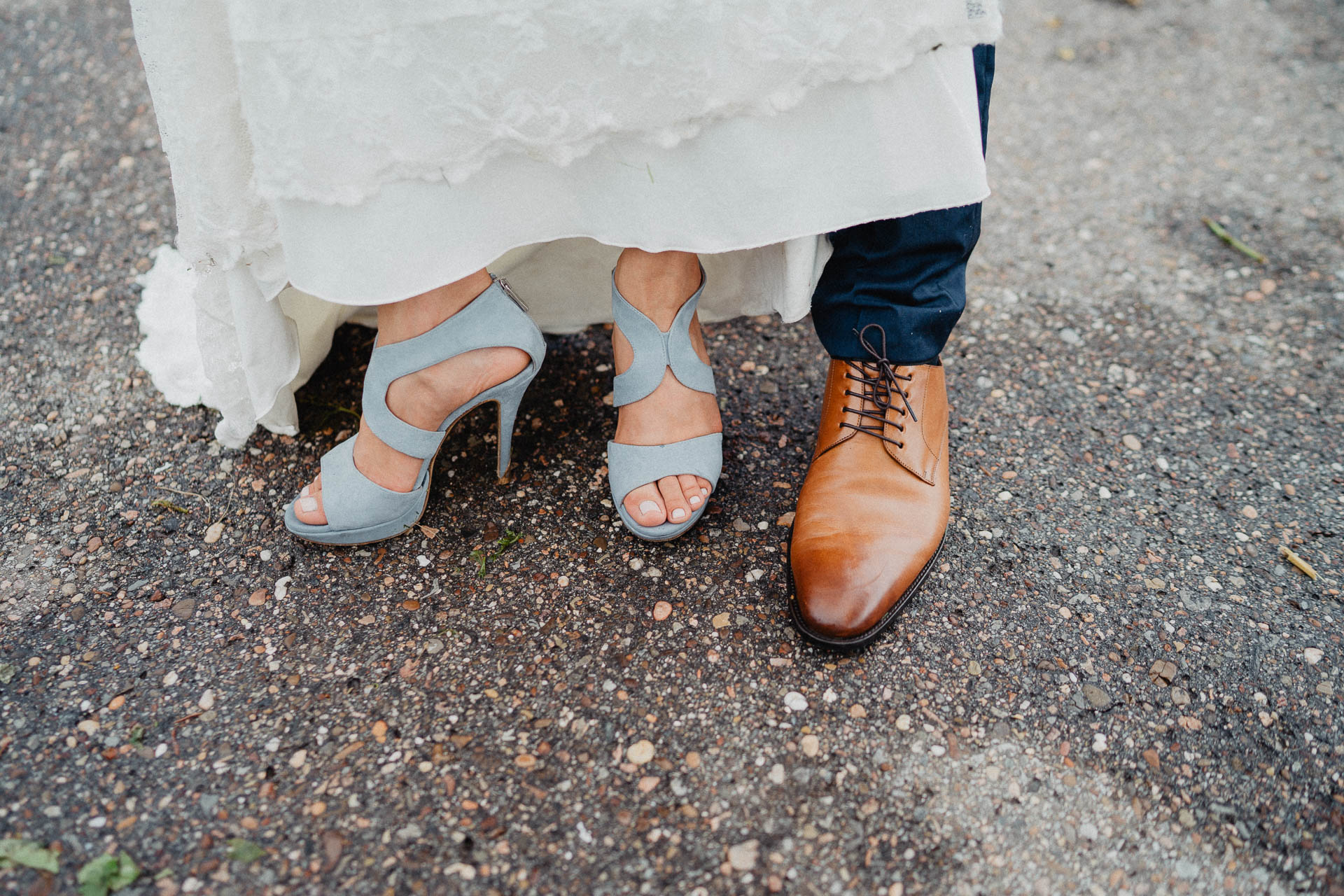 Freie Trauung unter Mammutbäumen fotografiert von Lisa & Andi Photography. Braut und Bräutigam beim Paarshooting.