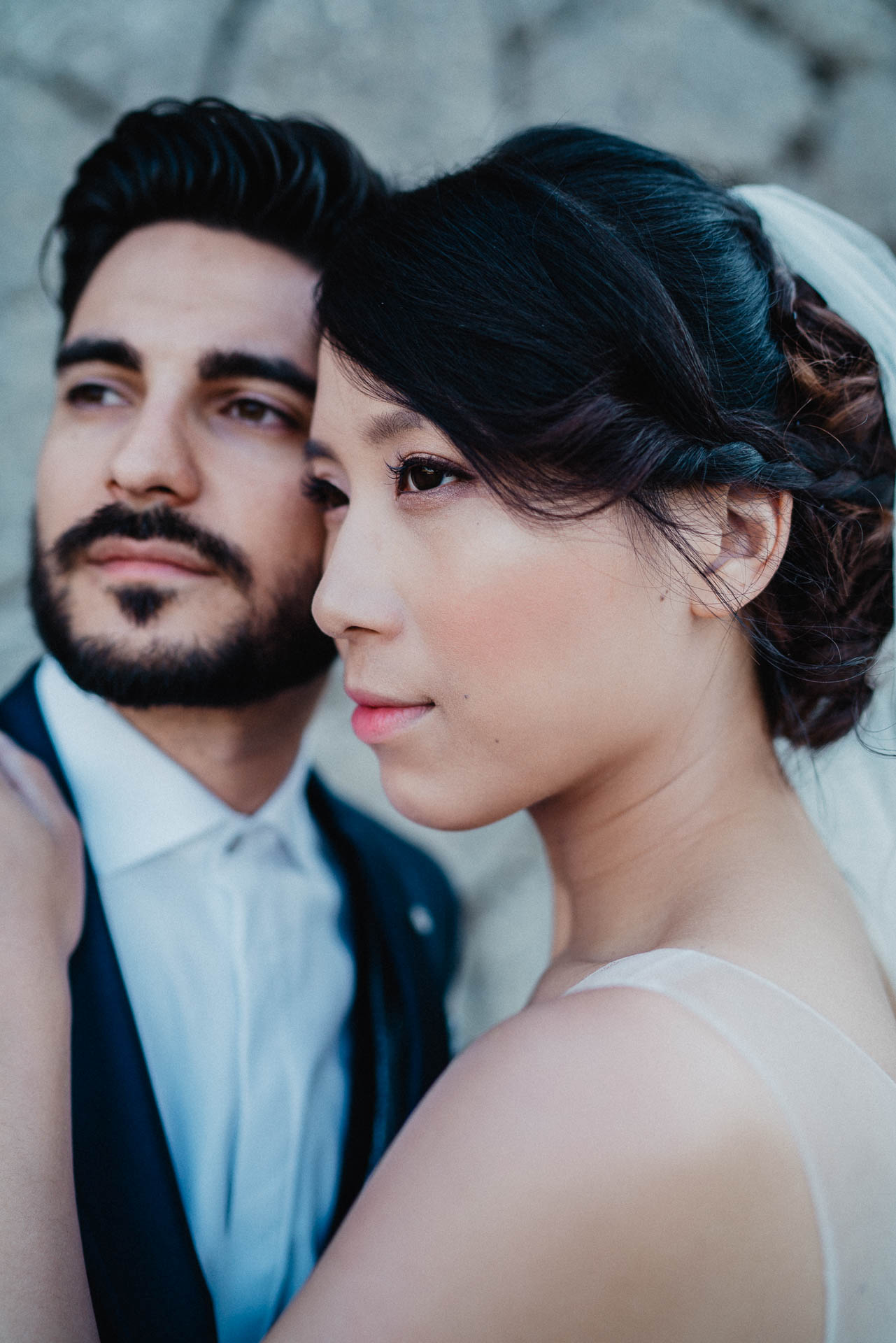After Wedding Shooting auf Mallorca in der Serra de Tramuntana. Braut und Bräutigam in der Natur beim Sonnenuntergang fotografiert von Lisa & Andi Photography.