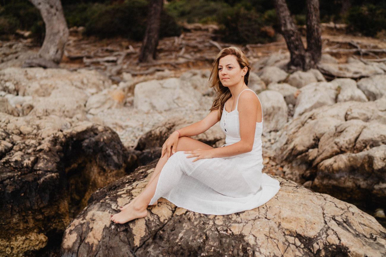 Engagement Shooting am Strand von Mallorca bei Sonnenaufgang fotografiert von Lisa & Andi Photography.