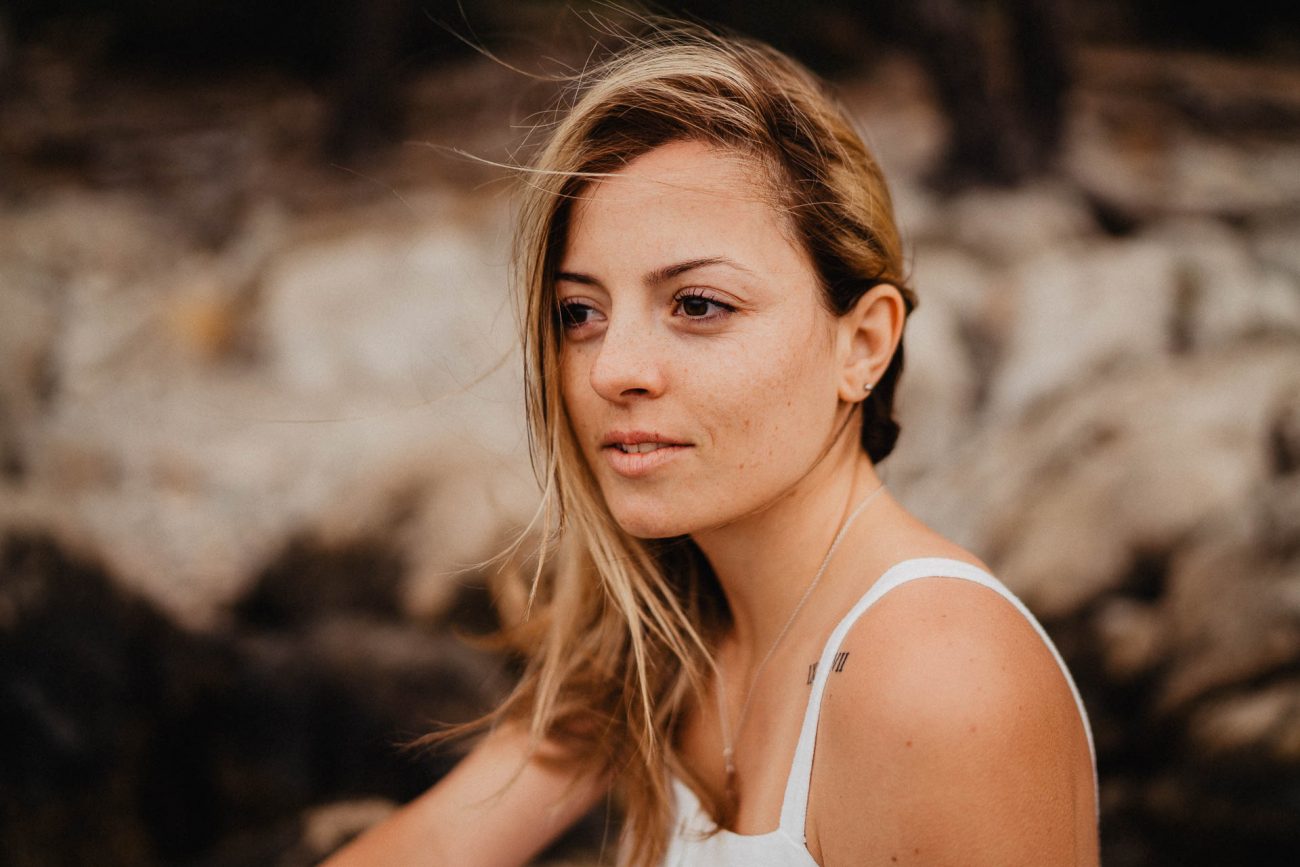 Engagement Shooting am Strand von Mallorca bei Sonnenaufgang fotografiert von Lisa & Andi Photography.