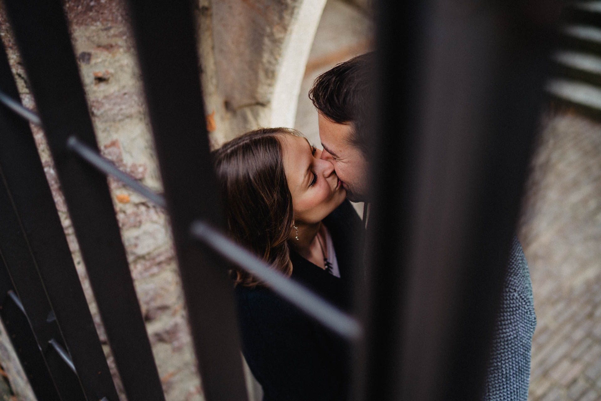 Paarshooting im Alten Schloss in Baden-Baden fotografiert von Lisa & Andi Photography.