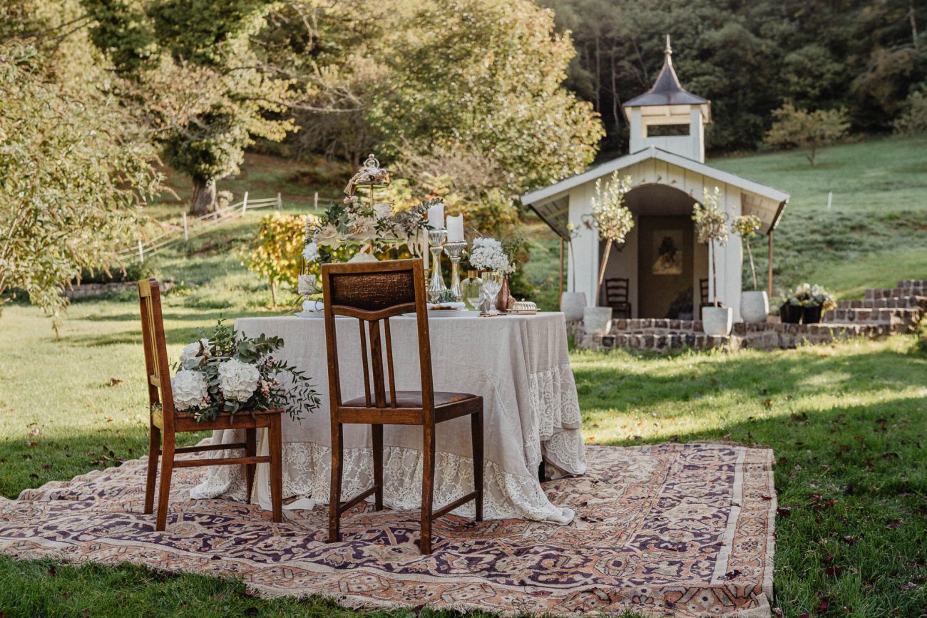 Freie Trauung auf dem Eckberg bei Kitchen and Soul fotografiert von Lisa & Andi Photography. Kleine Kapelle.