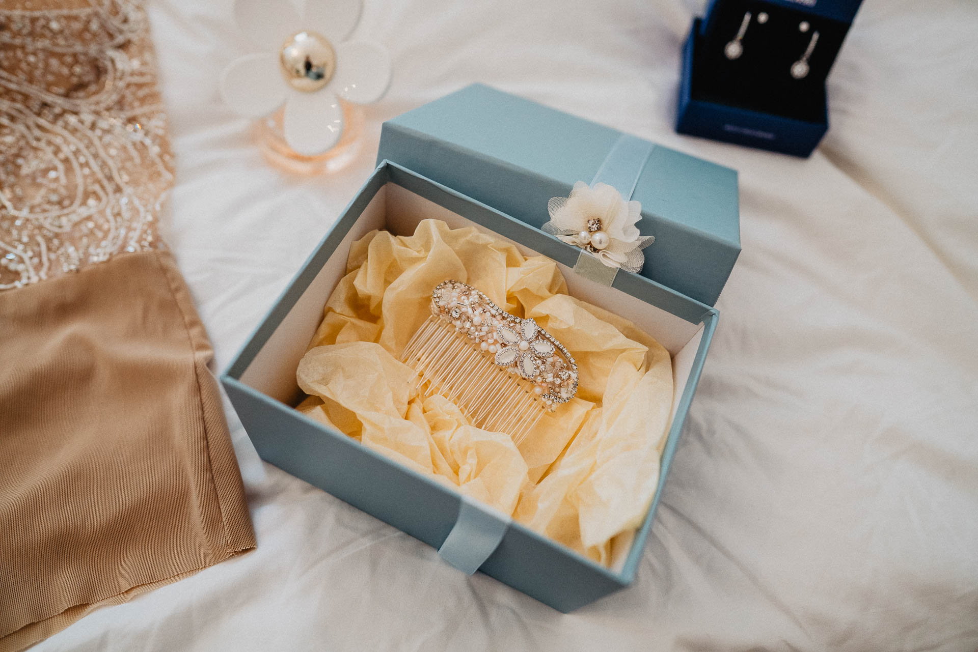 Sommerhochzeit auf dem Eckberg bei Kitchen and Soul fotografiert von Lisa & Andi Photography. Getting Ready der Braut im Badischen Hof Baden-Baden.