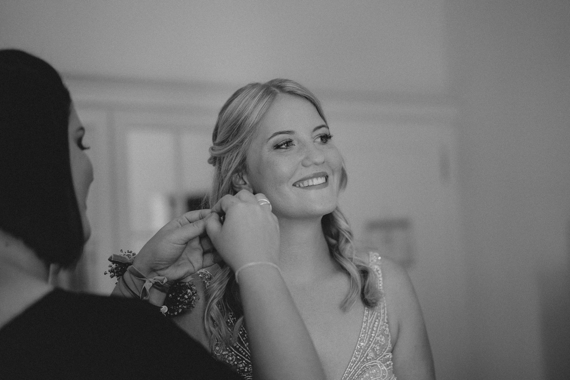 Sommerhochzeit auf dem Eckberg bei Kitchen and Soul fotografiert von Lisa & Andi Photography. Braut und Bräutigam beim Paarshooting.