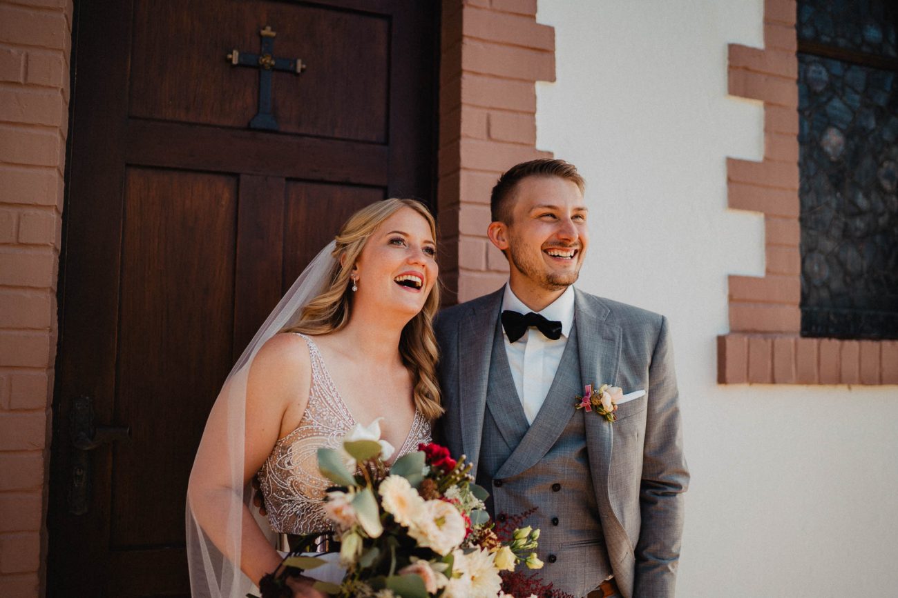 Sommerhochzeit auf dem Eckberg bei Kitchen and Soul fotografiert von Lisa & Andi Photography. Braut und Bräutigam beim Paarshooting.
