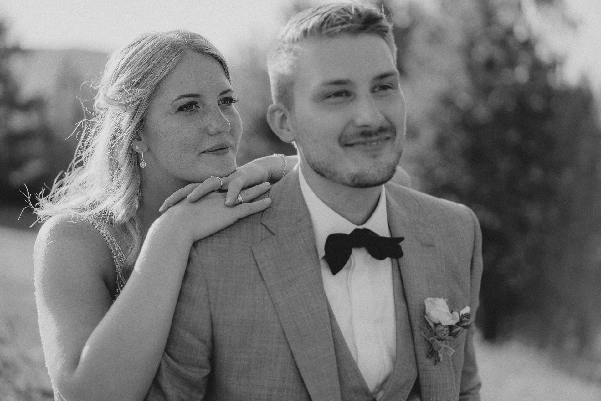 Sommerhochzeit auf dem Eckberg bei Kitchen and Soul fotografiert von Lisa & Andi Photography. Braut und Bräutigam beim Paarshooting.