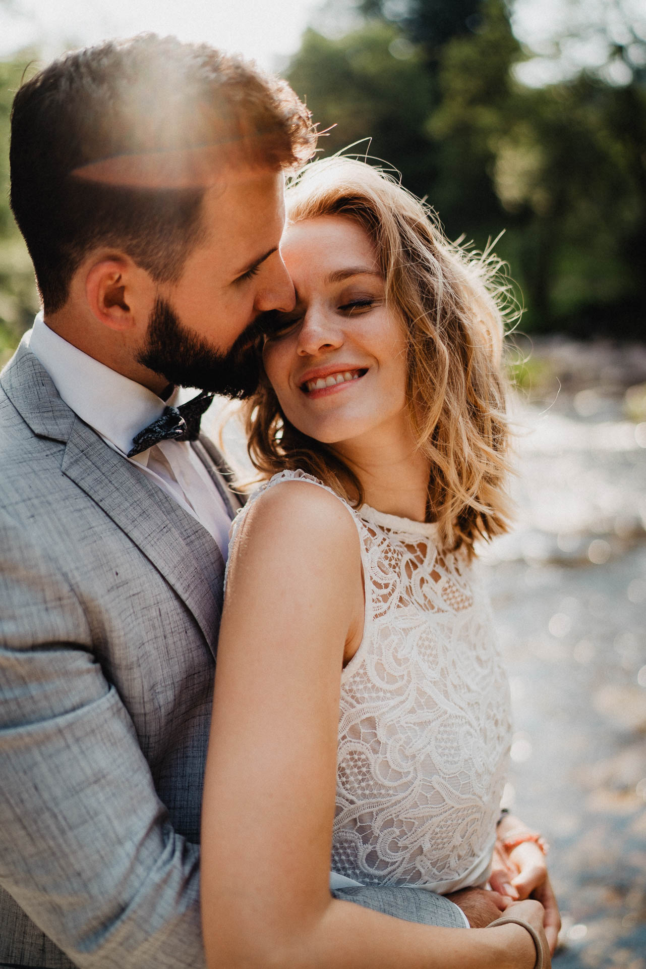 Romantisches Verlobungsshooting für die baldige Hochzeit im schönen Schwarzwald fotografiert von Lisa & Andi Photography.