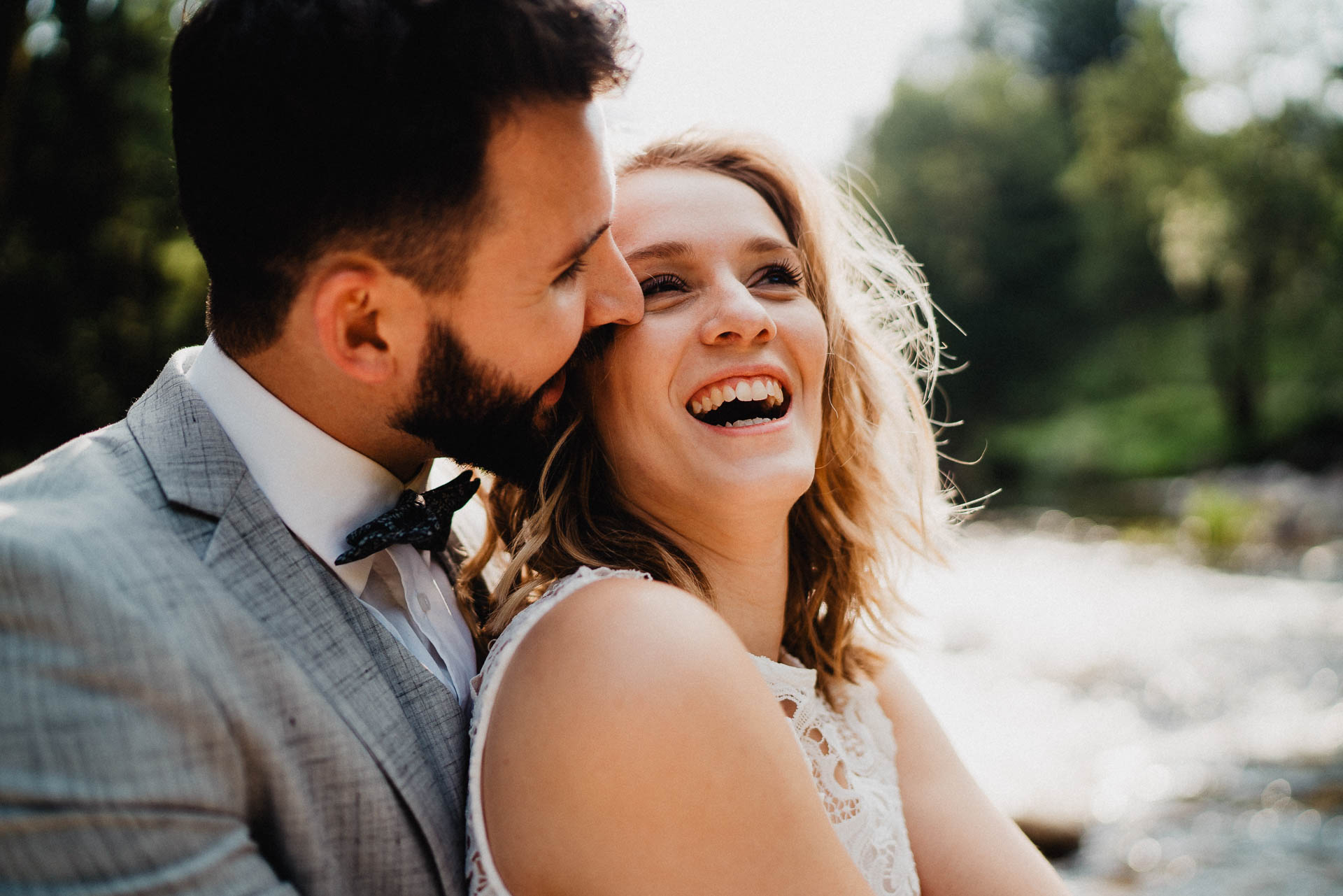 Romantisches Verlobungsshooting für die baldige Hochzeit im schönen Schwarzwald fotografiert von Lisa & Andi Photography.