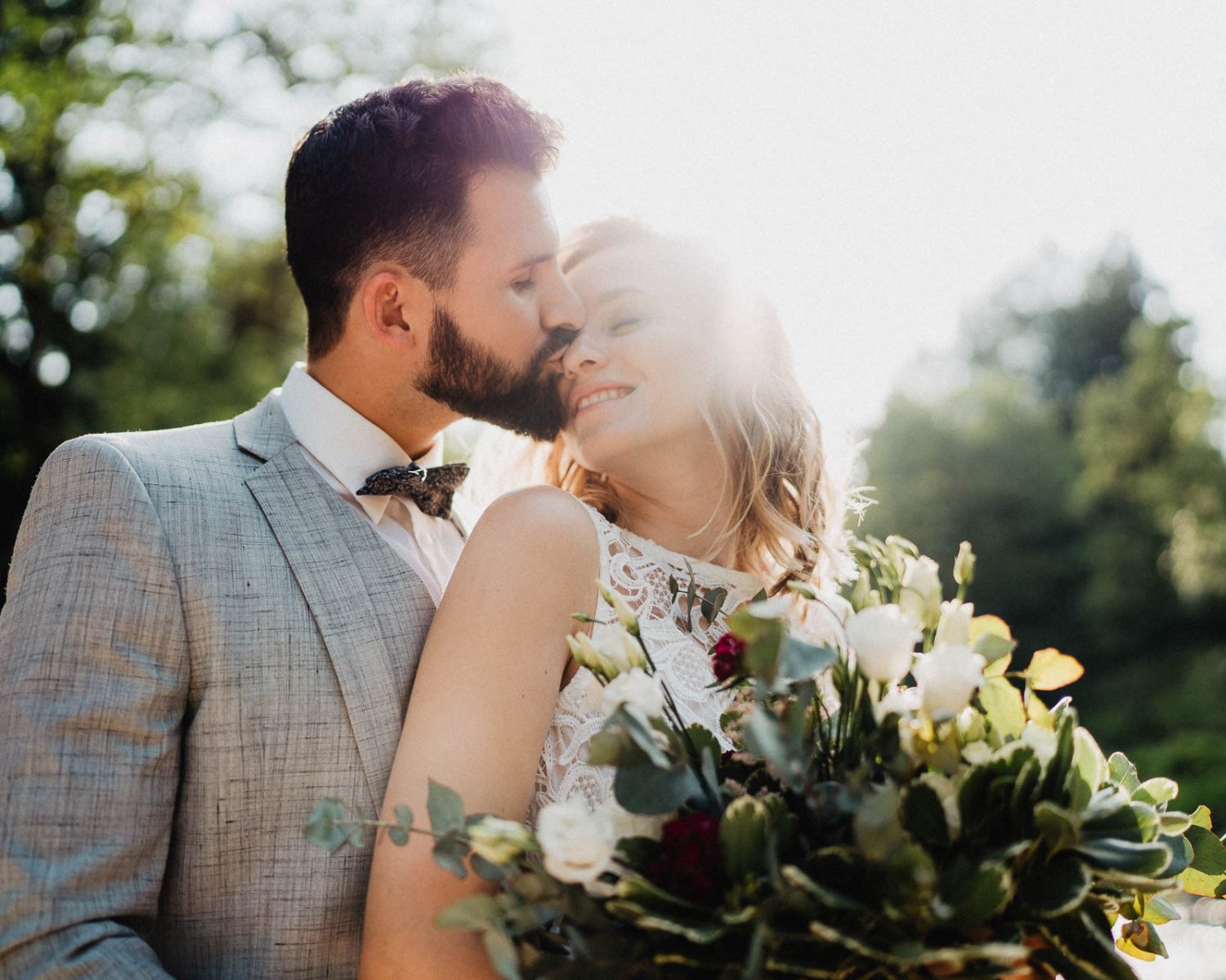 Romantisches Verlobungsshooting für die baldige Hochzeit im schönen Schwarzwald fotografiert von Lisa & Andi Photography.