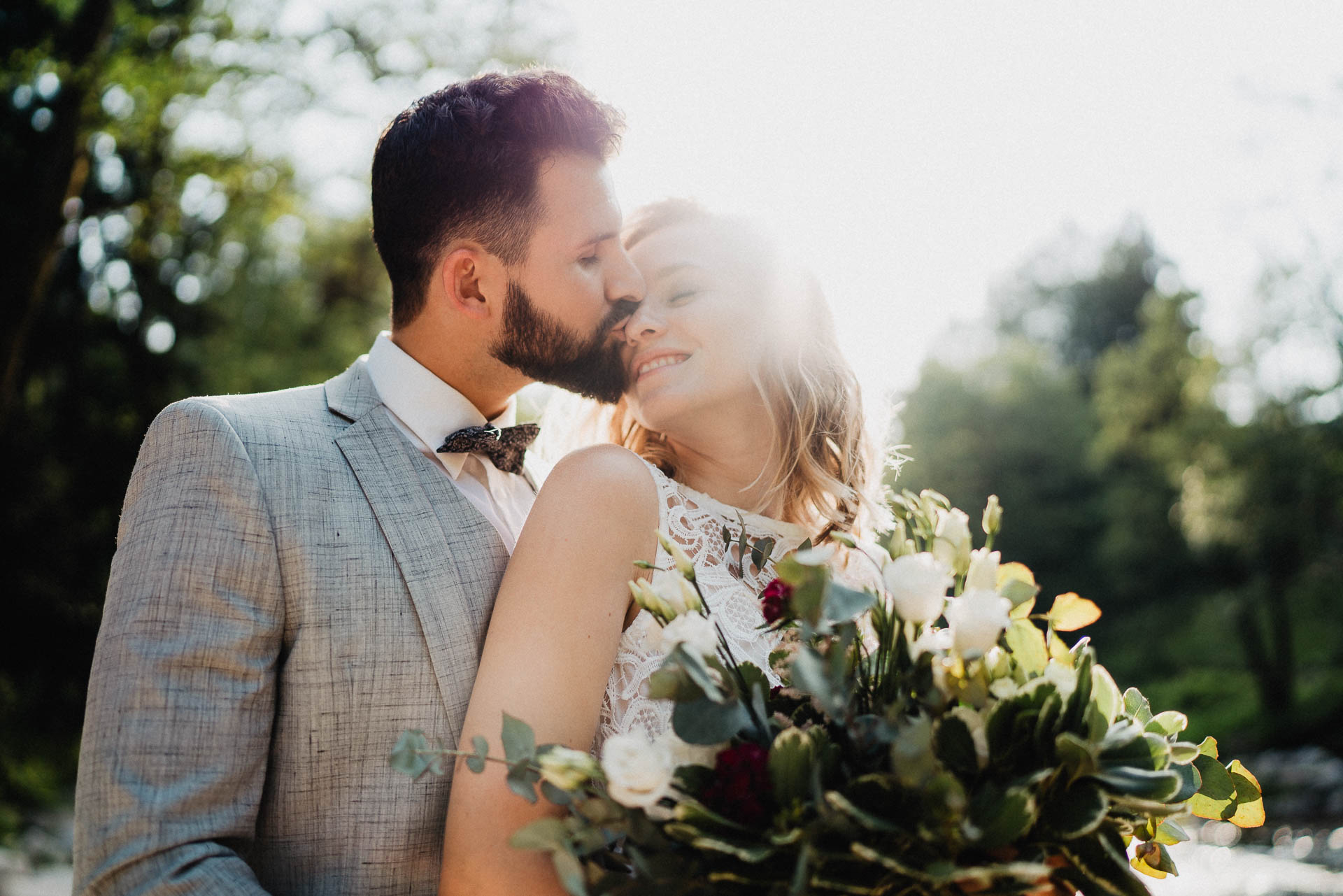 Romantisches Verlobungsshooting für die baldige Hochzeit im schönen Schwarzwald fotografiert von Lisa & Andi Photography.