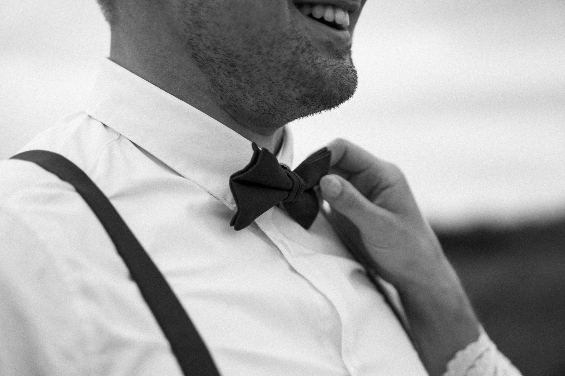 Braut und Bräutigam vor der Hochzeit im schönen Schwarzwald am Mummelsee fotografiert von Lisa & Andi Photography.