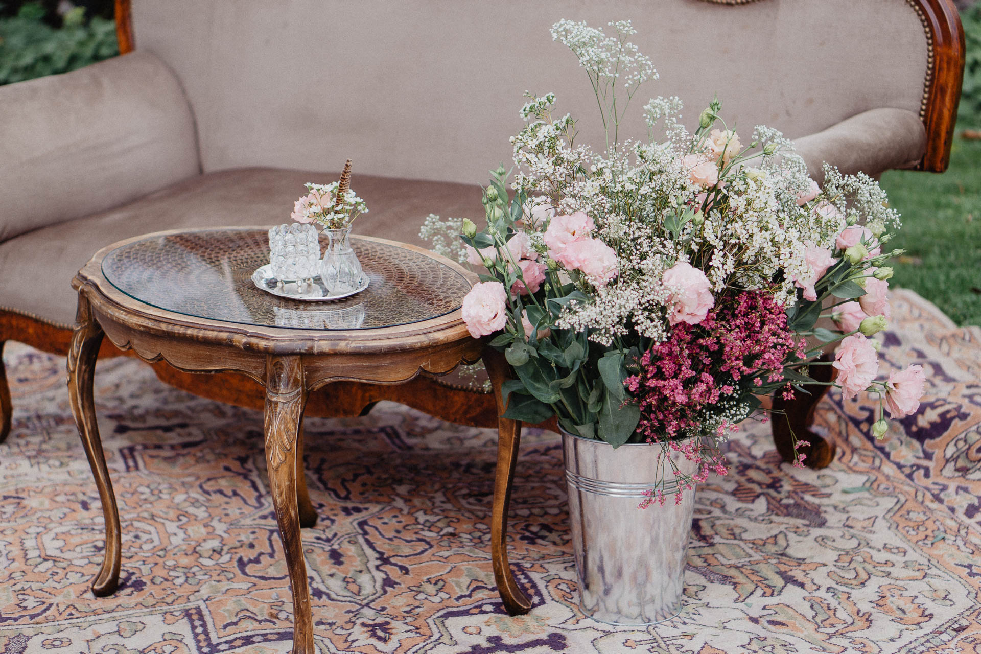 Romantische Schloss-Hochzeit im Schwarzwald auf Schloss Eberstein fotografiert von Lisa & Andi Photography. Schöne Hochzeitsdekoration von Arisi.