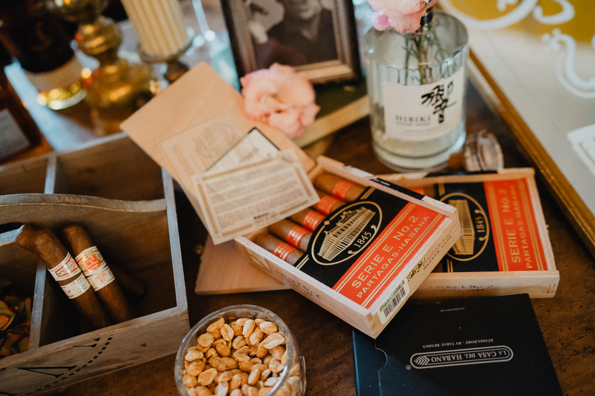 Romantische Schloss-Hochzeit im Schwarzwald auf Schloss Eberstein fotografiert von Lisa & Andi Photography. Schöne Hochzeitsdekoration von Arisi.