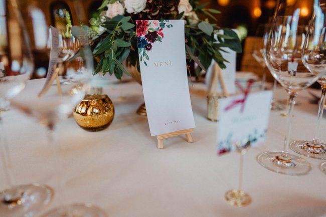 Hochzeitsdekoration einer freien Trauung im Molino in Neuried bei Offenburg. Fotografiert von Lisa & Andi Photography.