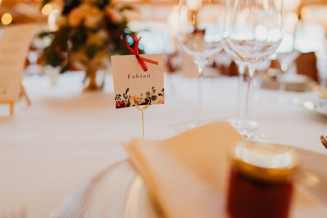 Hochzeitsdekoration einer freien Trauung im Molino in Neuried bei Offenburg. Fotografiert von Lisa & Andi Photography.