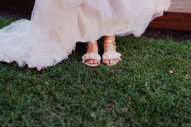 Brautpaar beim Paarshooting im Molino in Neuried bei Offenburg. Fotografiert von Lisa & Andi Photography.