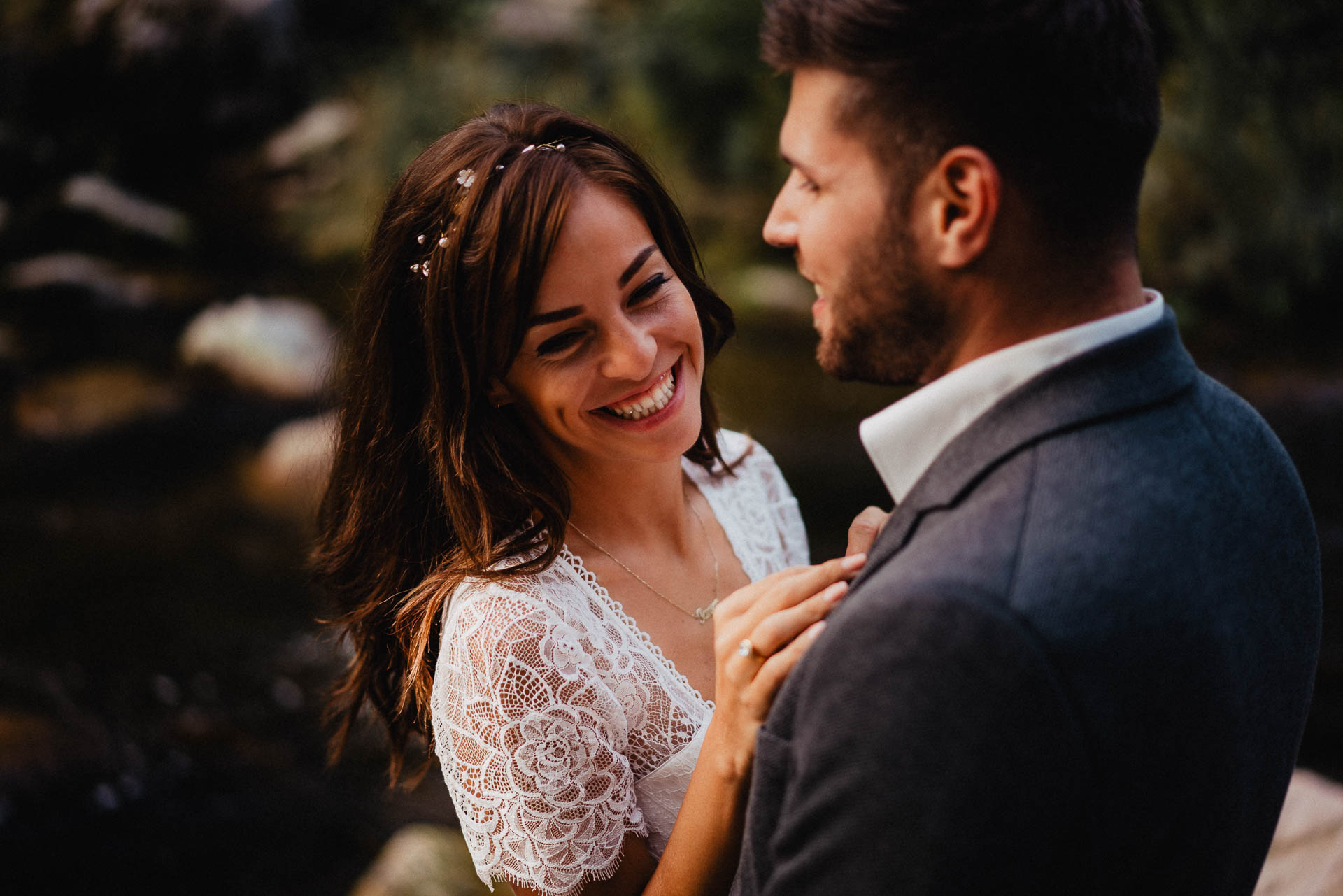 Hochzeitsfotografie auf dem Schloß Eberstein fotografiert von Lisa & Andi Photography. Emotionale Hochzeitsreportagen und Hochzeitsfilme. Braut mit einem traumhaften Boho Brautkleid von Jolie Bruchsal und Brautstrauß von AriSi das Gefühl für Feste.