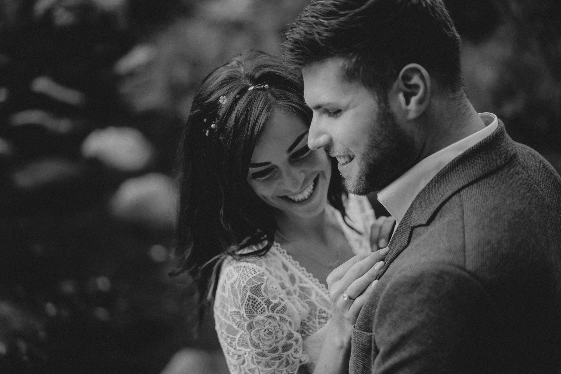 Hochzeitsfotografie auf dem Schloß Eberstein fotografiert von Lisa & Andi Photography. Emotionale Hochzeitsreportagen und Hochzeitsfilme. Braut mit einem traumhaften Boho Brautkleid von Jolie Bruchsal und Brautstrauß von AriSi das Gefühl für Feste.