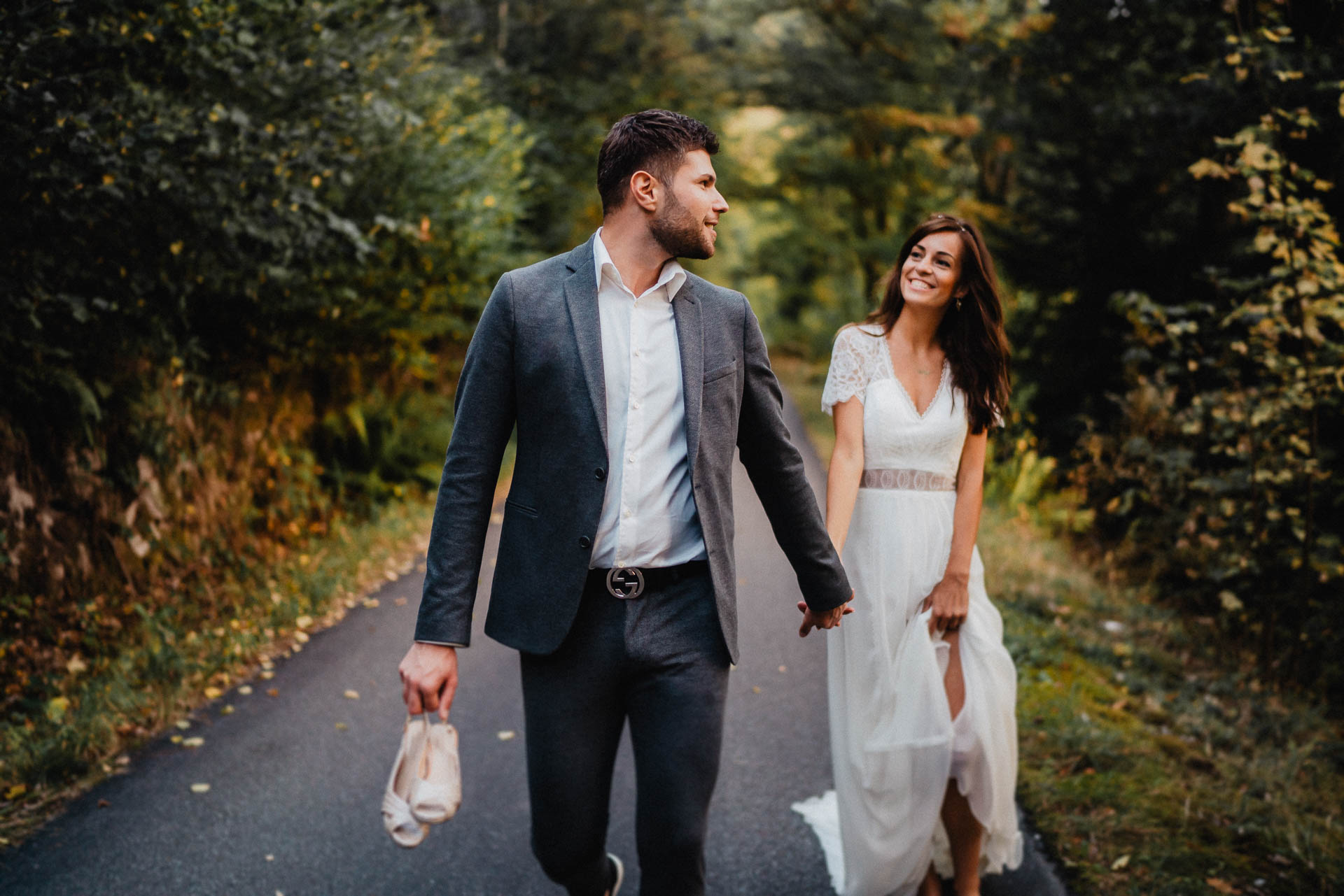 Hochzeitsfotografie auf dem Schloß Eberstein fotografiert von Lisa & Andi Photography. Emotionale Hochzeitsreportagen und Hochzeitsfilme. Braut mit einem traumhaften Boho Brautkleid von Jolie Bruchsal und Brautstrauß von AriSi das Gefühl für Feste.