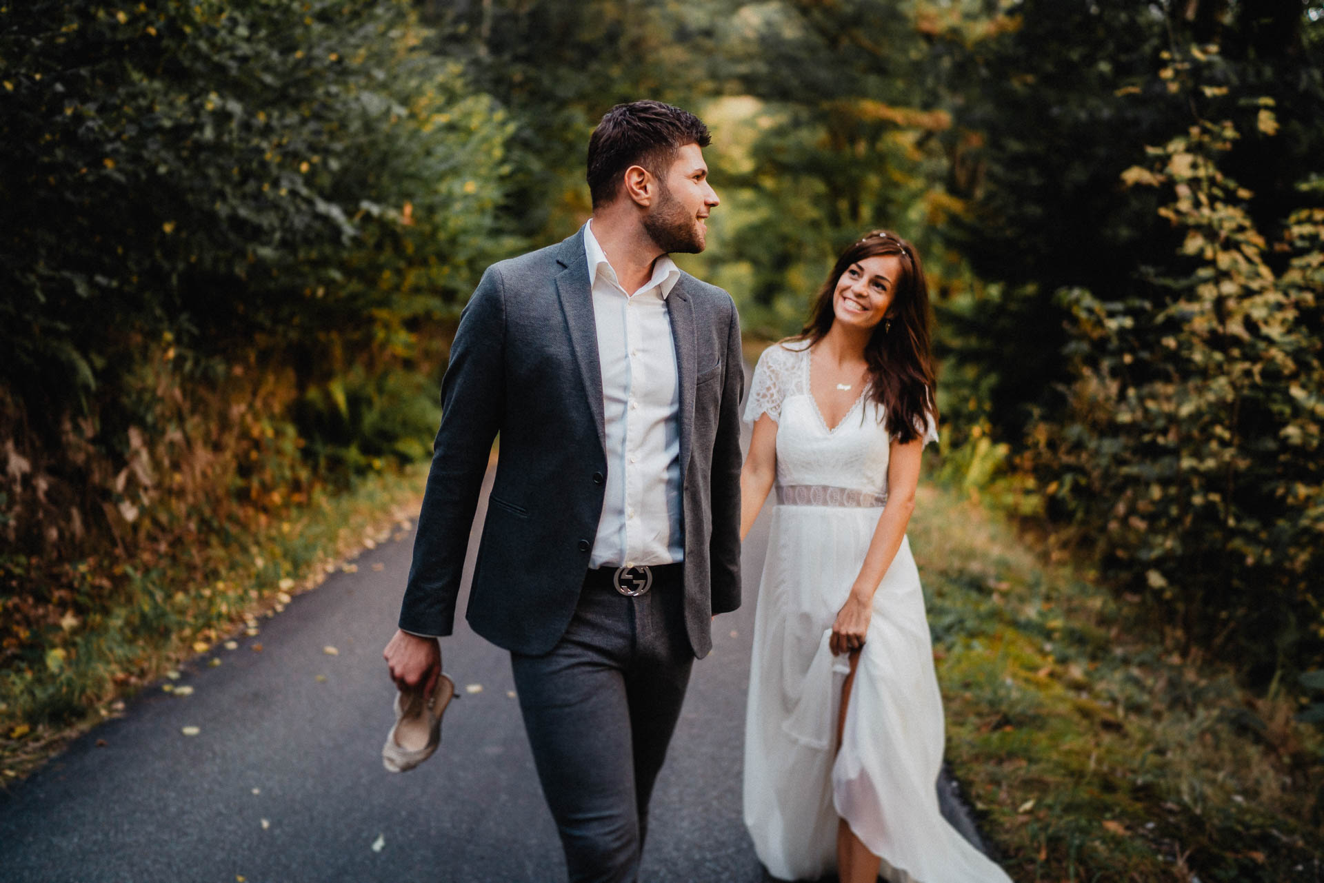 Hochzeitsfotografie auf dem Schloß Eberstein fotografiert von Lisa & Andi Photography. Emotionale Hochzeitsreportagen und Hochzeitsfilme. Braut mit einem traumhaften Boho Brautkleid von Jolie Bruchsal und Brautstrauß von AriSi das Gefühl für Feste.