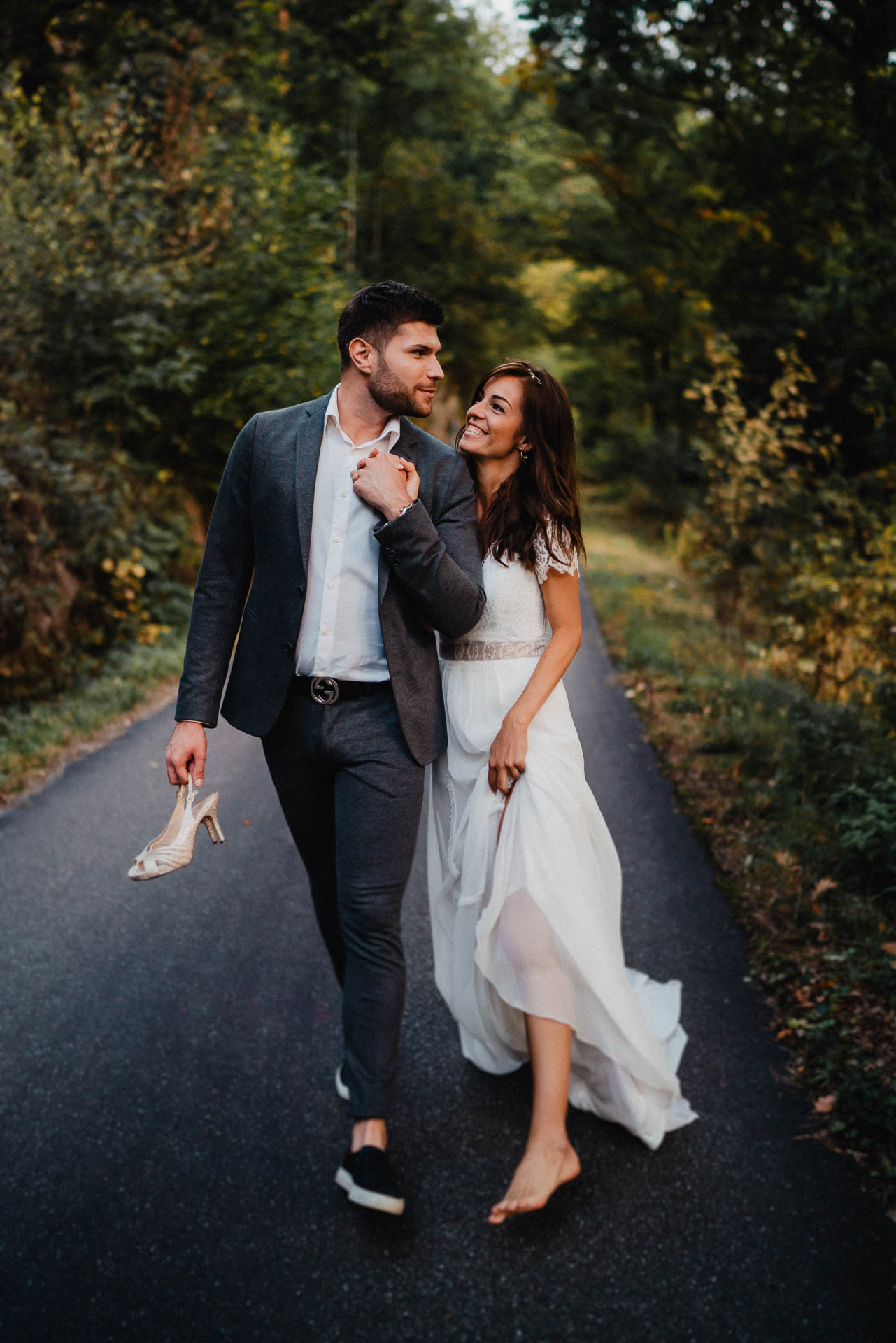 Hochzeitsfotografie auf dem Schloß Eberstein fotografiert von Lisa & Andi Photography. Emotionale Hochzeitsreportagen und Hochzeitsfilme. Braut mit einem traumhaften Boho Brautkleid von Jolie Bruchsal und Brautstrauß von AriSi das Gefühl für Feste.