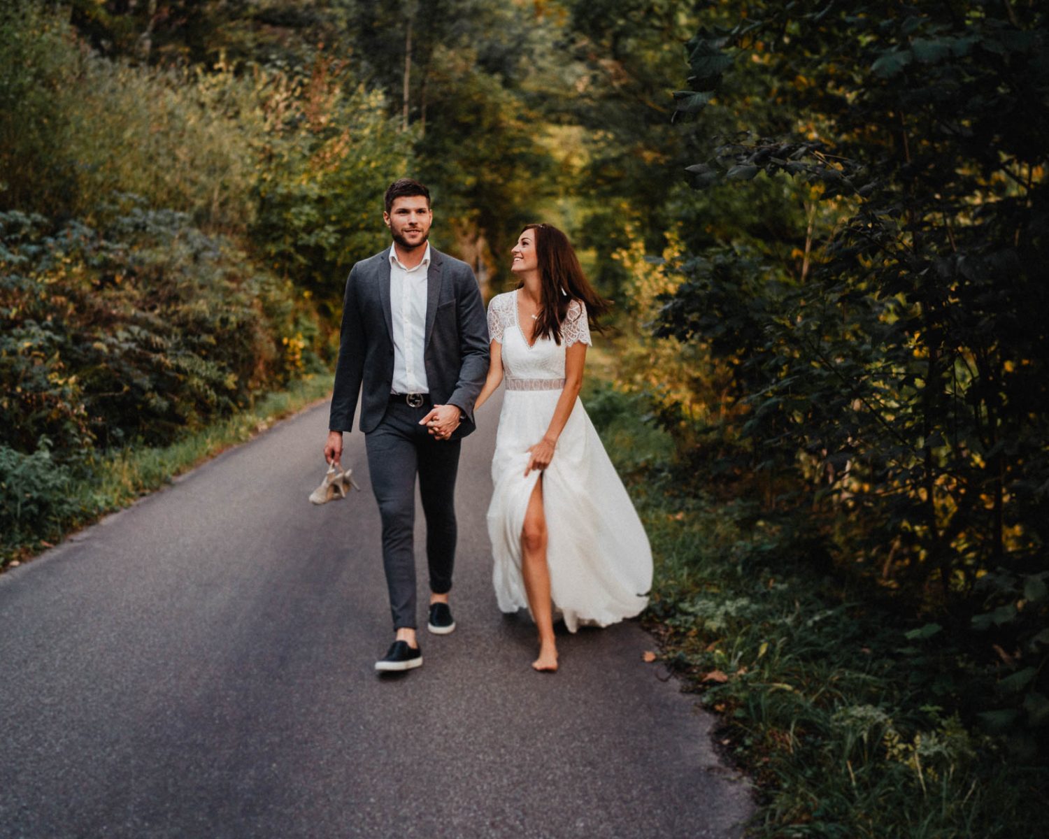 Hochzeitsfotografie auf dem Schloß Eberstein fotografiert von Lisa & Andi Photography. Emotionale Hochzeitsreportagen und Hochzeitsfilme. Braut mit einem traumhaften Boho Brautkleid von Jolie Bruchsal und Brautstrauß von AriSi das Gefühl für Feste.