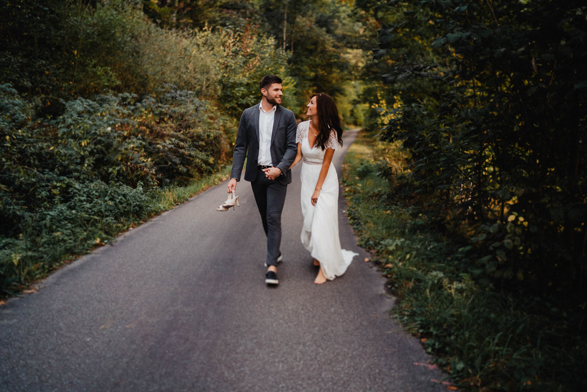 Hochzeitsfotografie auf dem Schloß Eberstein fotografiert von Lisa & Andi Photography. Emotionale Hochzeitsreportagen und Hochzeitsfilme. Braut mit einem traumhaften Boho Brautkleid von Jolie Bruchsal und Brautstrauß von AriSi das Gefühl für Feste.